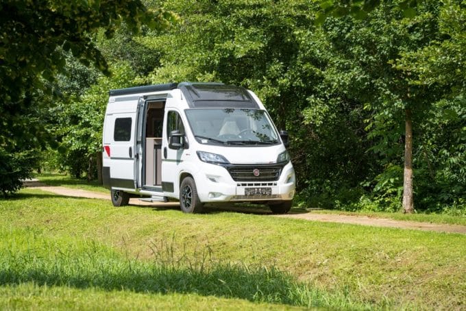 EMBASE PIVOTANTE POUR CAMPING-CARS ET FOURGONS