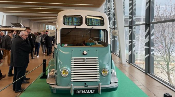 Salon Rétromobile 2023 : le Volkswagen Combi à l'honneur