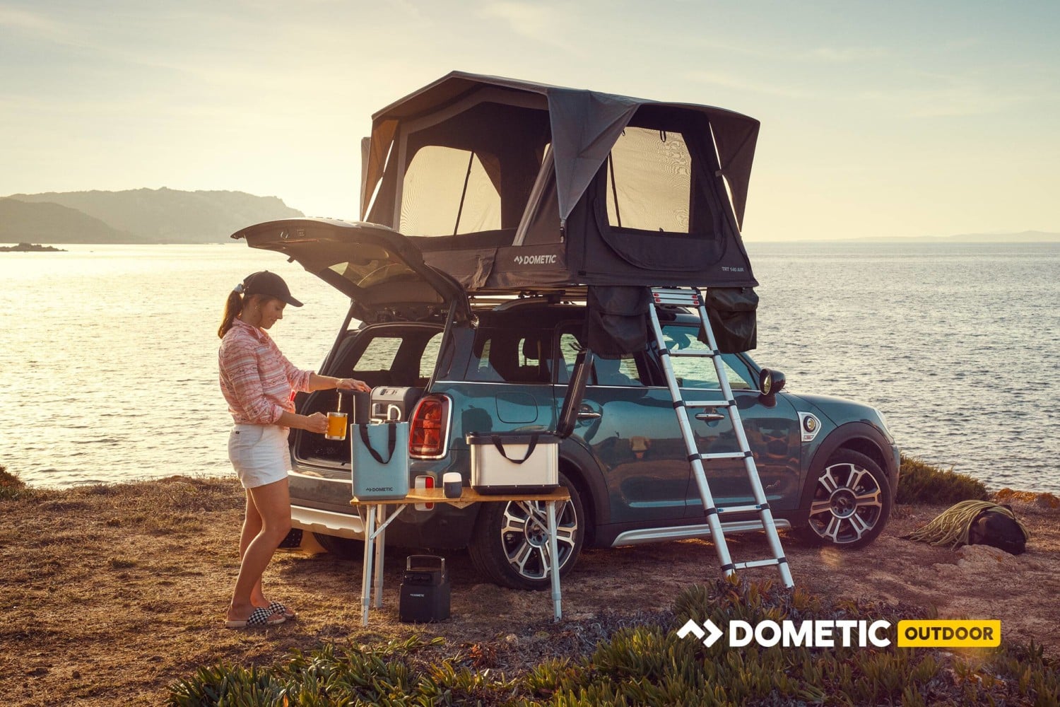 Dometic-Go-Hydration-Car-Woman-Roof-Tent