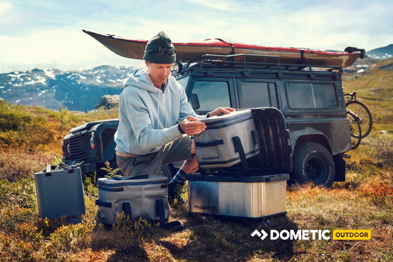 Dometic-Go-Storage-Car-Man-Mountain